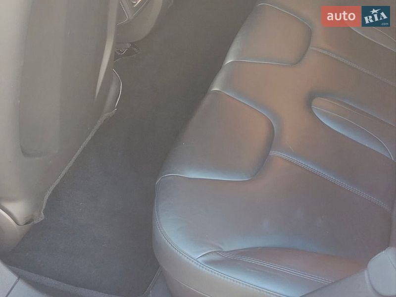 Лифтбек Tesla Model S 2015 в Киеве