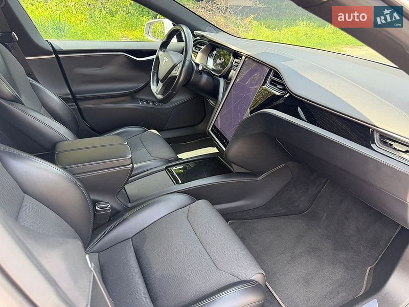 Лифтбек Tesla Model S 2018 в Черкассах