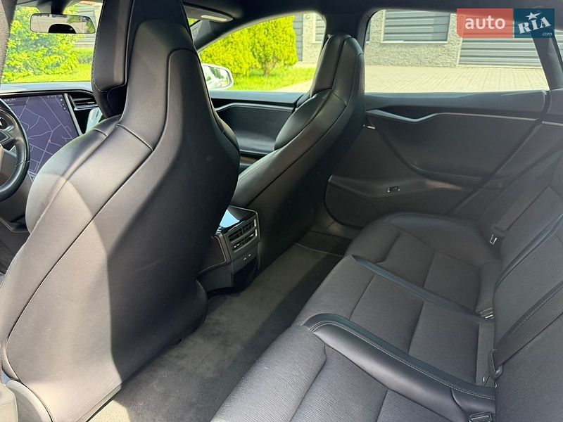 Лифтбек Tesla Model S 2018 в Черкассах