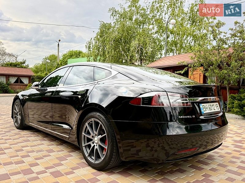 Лифтбек Tesla Model S 2016 в Одессе
