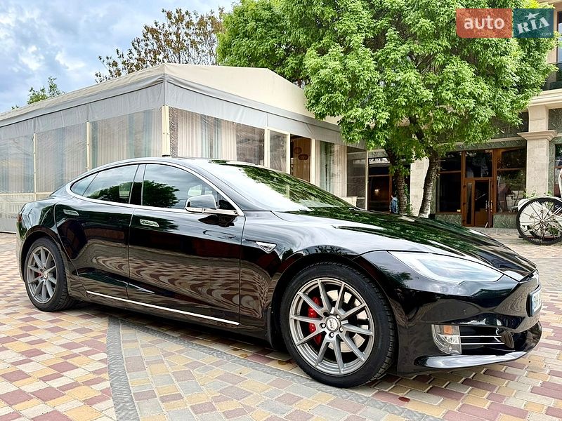 Лифтбек Tesla Model S 2016 в Одессе