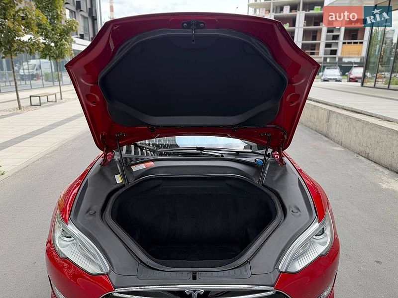 Ліфтбек Tesla Model S 2015 в Києві