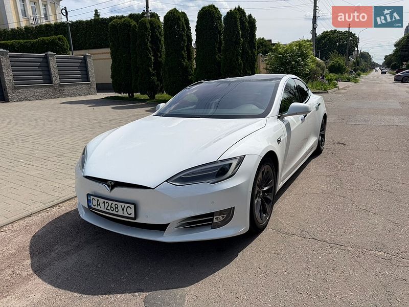 Лифтбек Tesla Model S 2018 в Черкассах