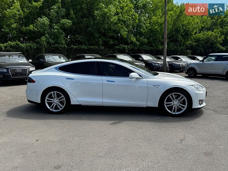 Ліфтбек Tesla Model S 2015 в Луцьку фото 6 Ліфтбек Tesla Model S 2015 в Луцьку
