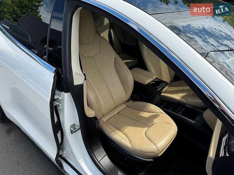 Ліфтбек Tesla Model S 2015 в Луцьку фото 16 Ліфтбек Tesla Model S 2015 в Луцьку