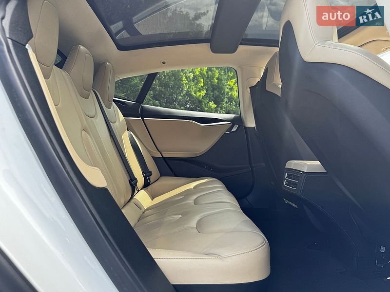 Ліфтбек Tesla Model S 2015 в Луцьку фото 19 Ліфтбек Tesla Model S 2015 в Луцьку