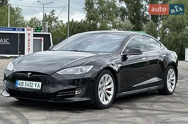 Ліфтбек Tesla Model S 2016 в Києві