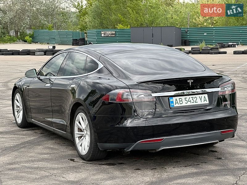 Ліфтбек Tesla Model S 2016 в Києві