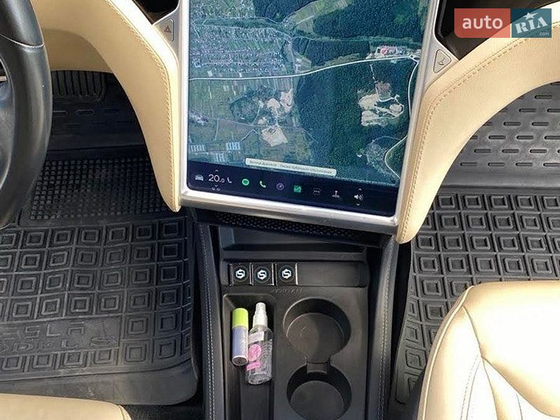 Ліфтбек Tesla Model S 2015 в Львові