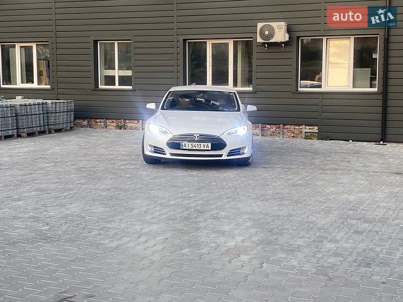 Лифтбек Tesla Model S 2012 в Овруче