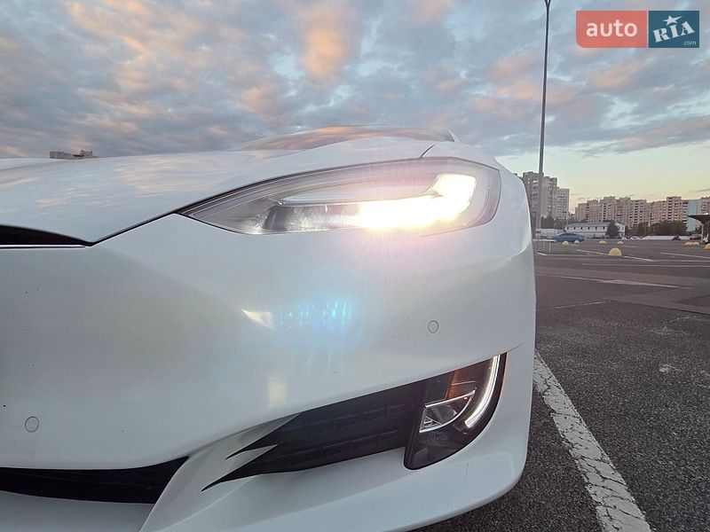 Ліфтбек Tesla Model S 2017 в Києві