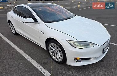 Ліфтбек Tesla Model S 2017 в Києві