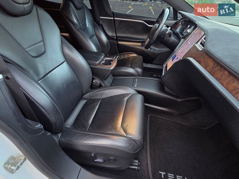 Ліфтбек Tesla Model S 2017 в Києві
