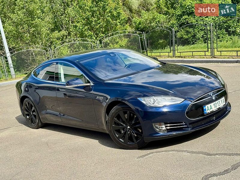 Лифтбек Tesla Model S 2014 в Буче