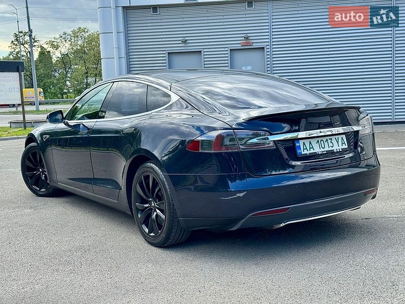 Лифтбек Tesla Model S 2014 в Буче