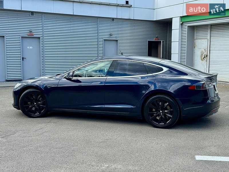 Лифтбек Tesla Model S 2014 в Буче