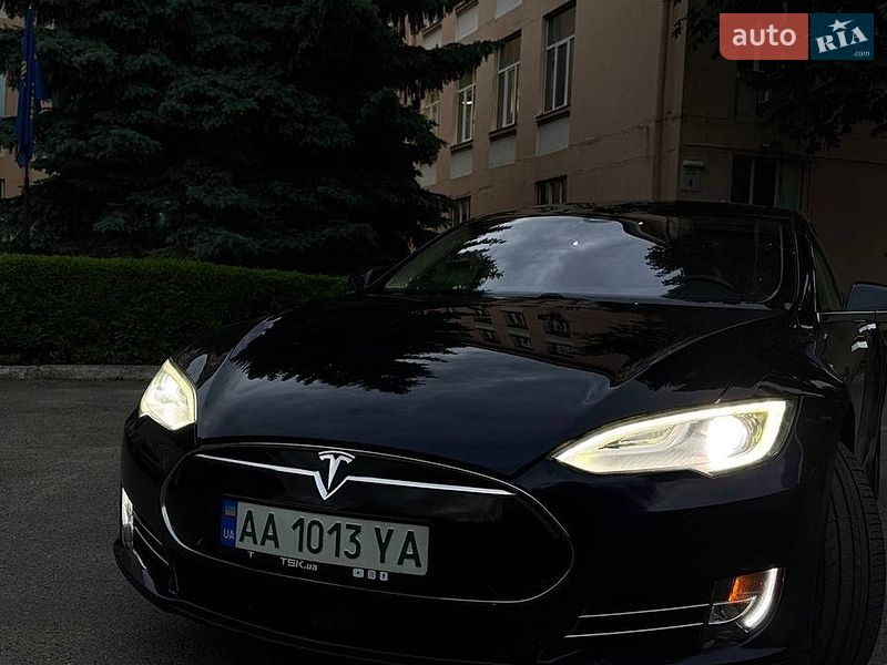 Лифтбек Tesla Model S 2014 в Буче