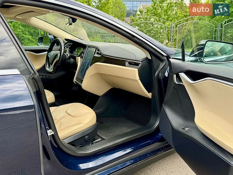 Лифтбек Tesla Model S 2014 в Буче