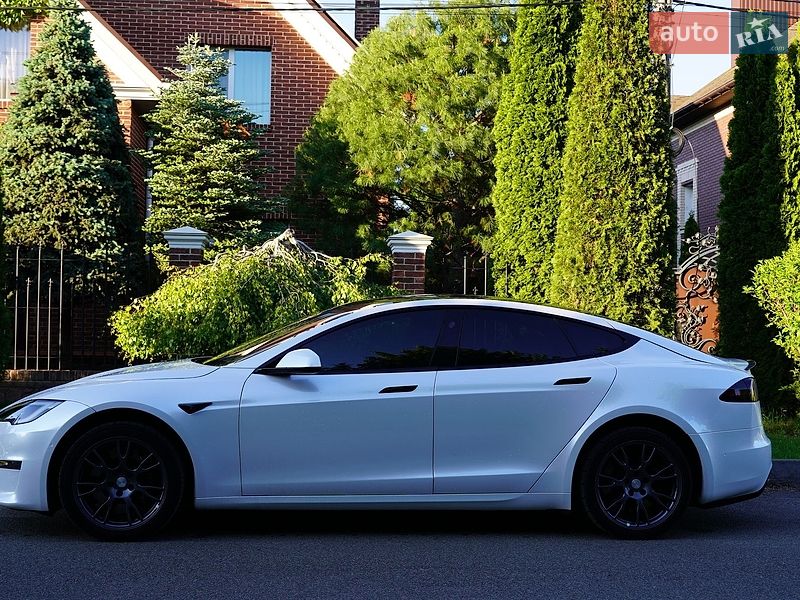 Лифтбек Tesla Model S 2022 в Киеве