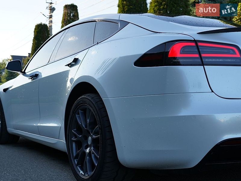 Лифтбек Tesla Model S 2022 в Киеве