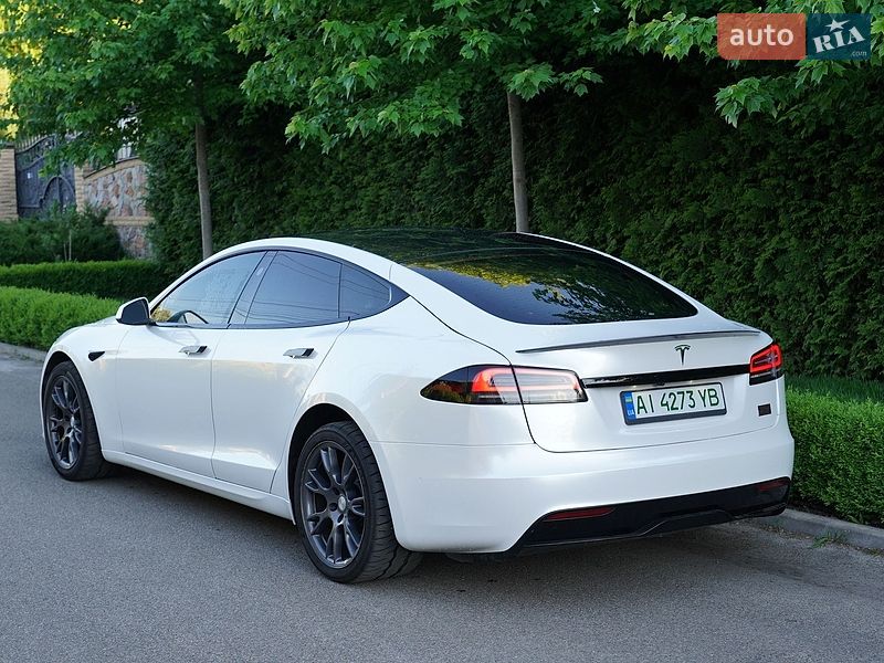 Лифтбек Tesla Model S 2022 в Киеве