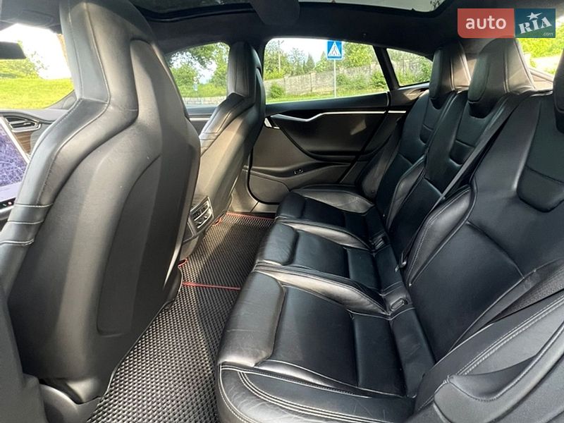 Лифтбек Tesla Model S 2015 в Виннице
