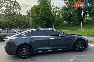 Лифтбек Tesla Model S 2015 в Виннице