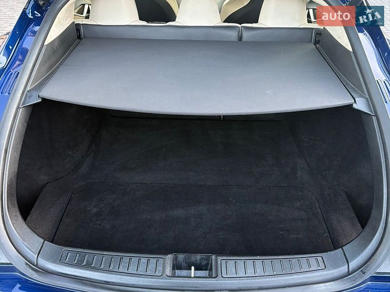 Ліфтбек Tesla Model S 2018 в Рівному