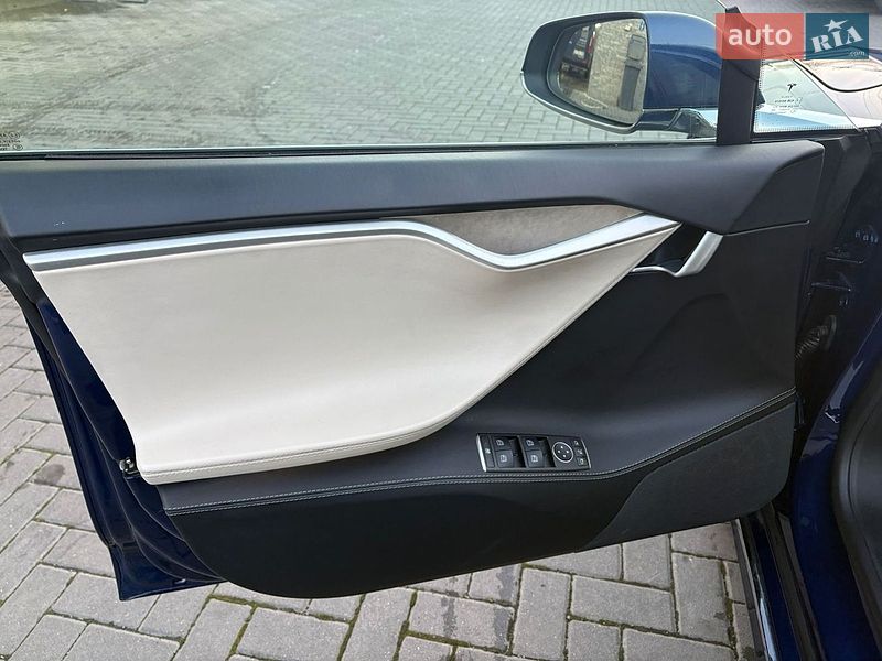Ліфтбек Tesla Model S 2018 в Рівному