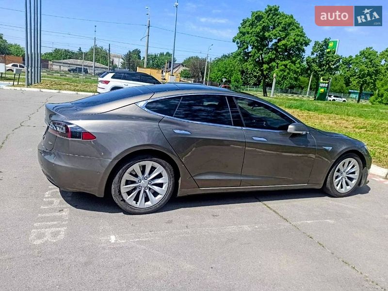Лифтбек Tesla Model S 2016 в Харькове