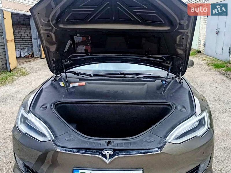 Лифтбек Tesla Model S 2016 в Харькове