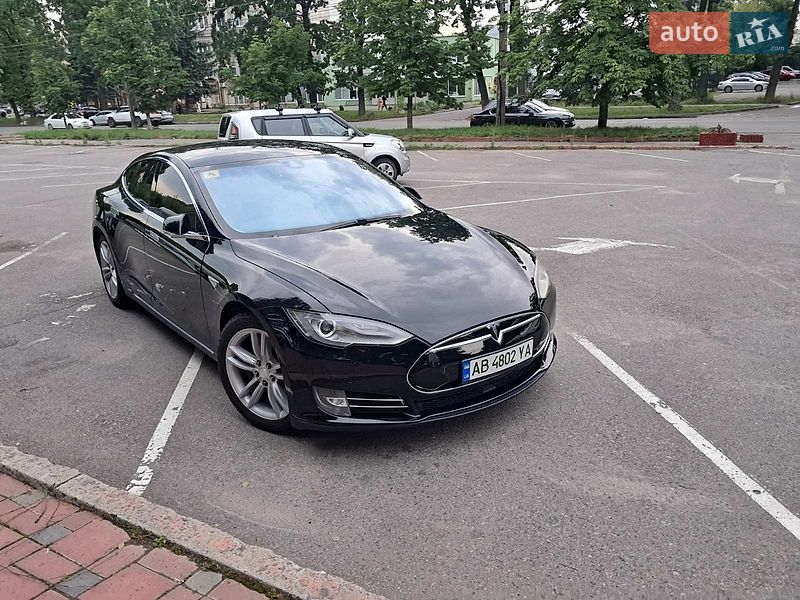 Ліфтбек Tesla Model S 2015 в Вінниці