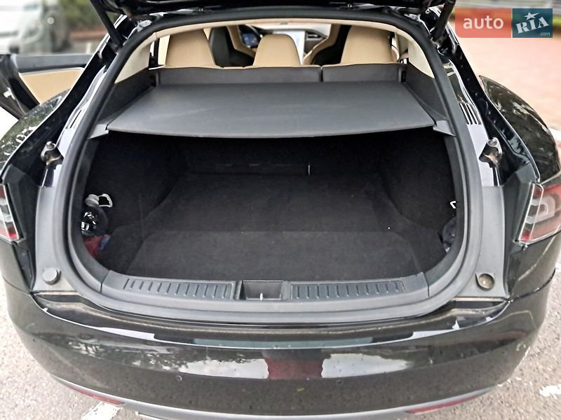 Ліфтбек Tesla Model S 2015 в Вінниці
