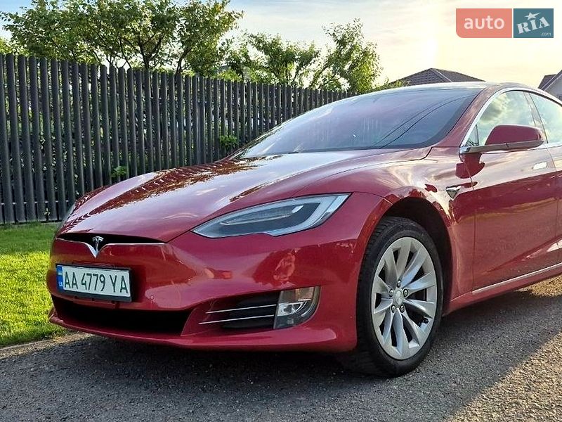 Ліфтбек Tesla Model S 2017 в Києві