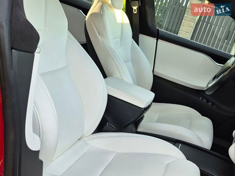 Ліфтбек Tesla Model S 2017 в Києві
