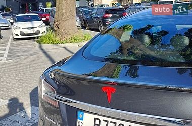 Лифтбек Tesla Model S 2016 в Виннице