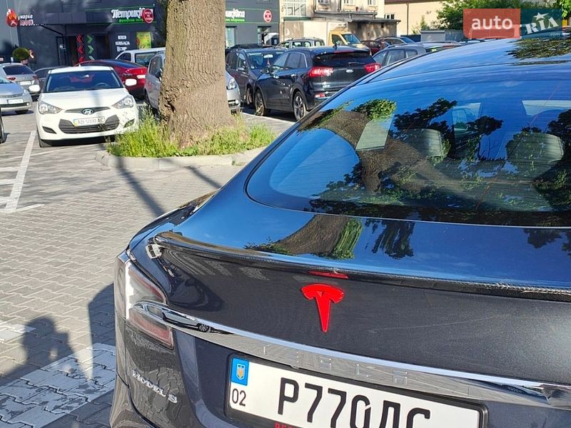 Лифтбек Tesla Model S 2016 в Виннице