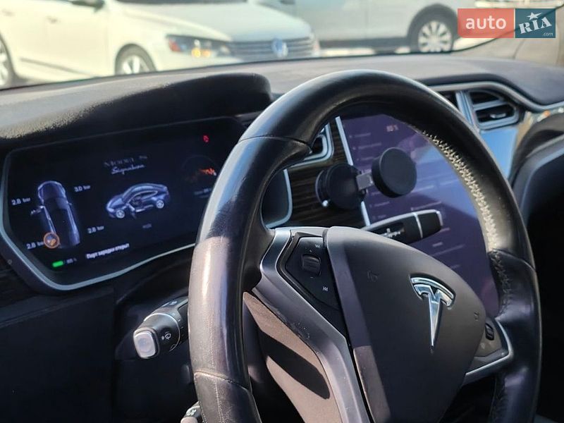 Лифтбек Tesla Model S 2016 в Виннице