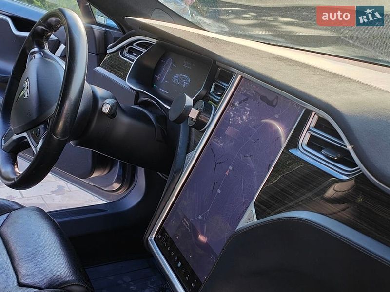 Лифтбек Tesla Model S 2016 в Виннице