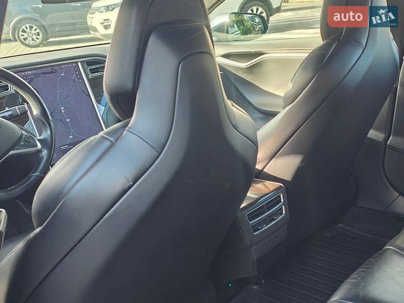 Лифтбек Tesla Model S 2016 в Виннице