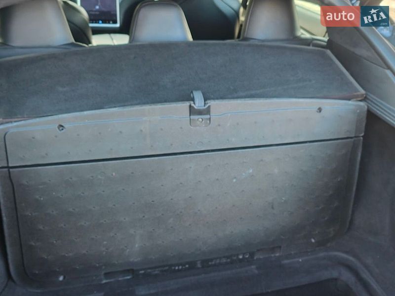 Лифтбек Tesla Model S 2016 в Виннице