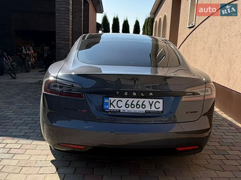 Ліфтбек Tesla Model S 2017 в Луцьку
