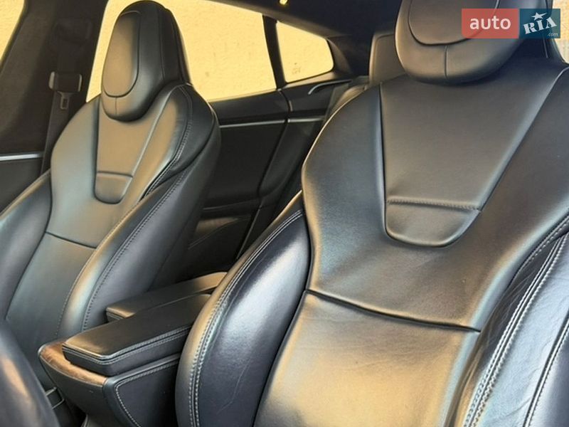 Ліфтбек Tesla Model S 2017 в Луцьку