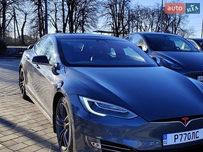 Лифтбек Tesla Model S 2016 в Виннице