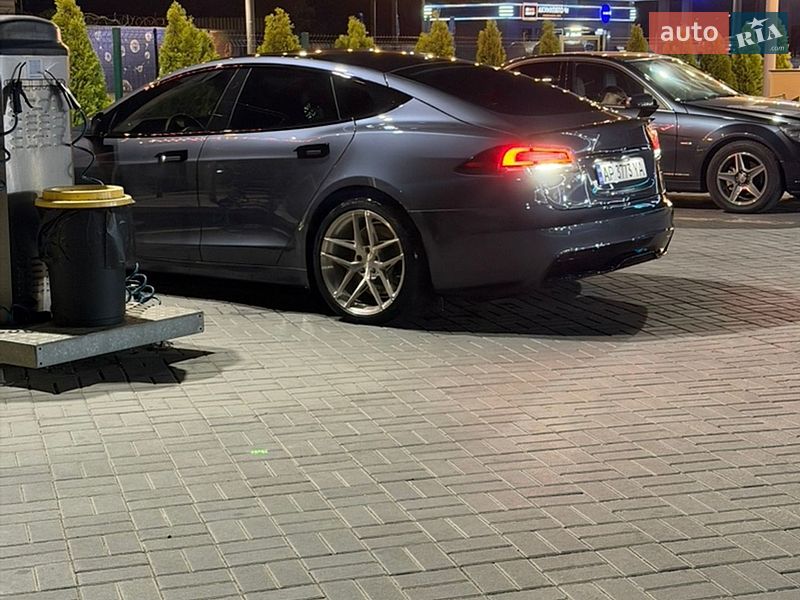 Лифтбек Tesla Model S 2022 в Запорожье