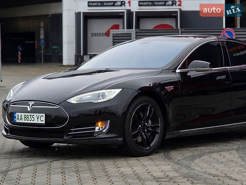 Лифтбек Tesla Model S 2013 в Тернополе