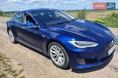 Ліфтбек Tesla Model S 2016 в Івано-Франківську