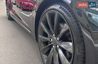 Лифтбек Tesla Model S 2017 в Киеве