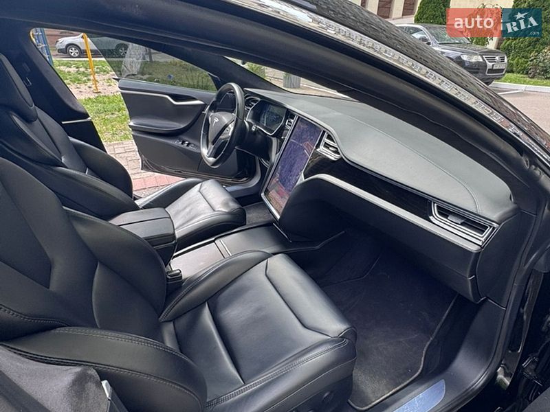 Лифтбек Tesla Model S 2017 в Киеве