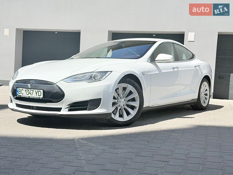 Ліфтбек Tesla Model S 2016 в Тернополі